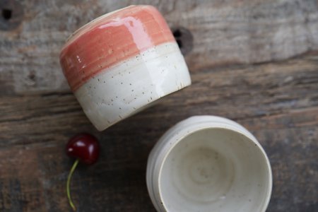 handgetöpferter weiß rot rosé Keramik Kaffee Becher